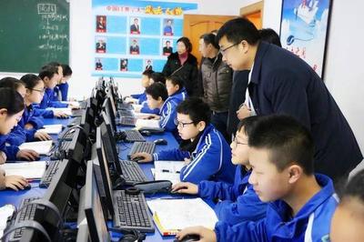 智慧課堂引領(lǐng)教學(xué)變革 廣元市教育信息化推進(jìn)會(huì)走進(jìn)嘉陵一中